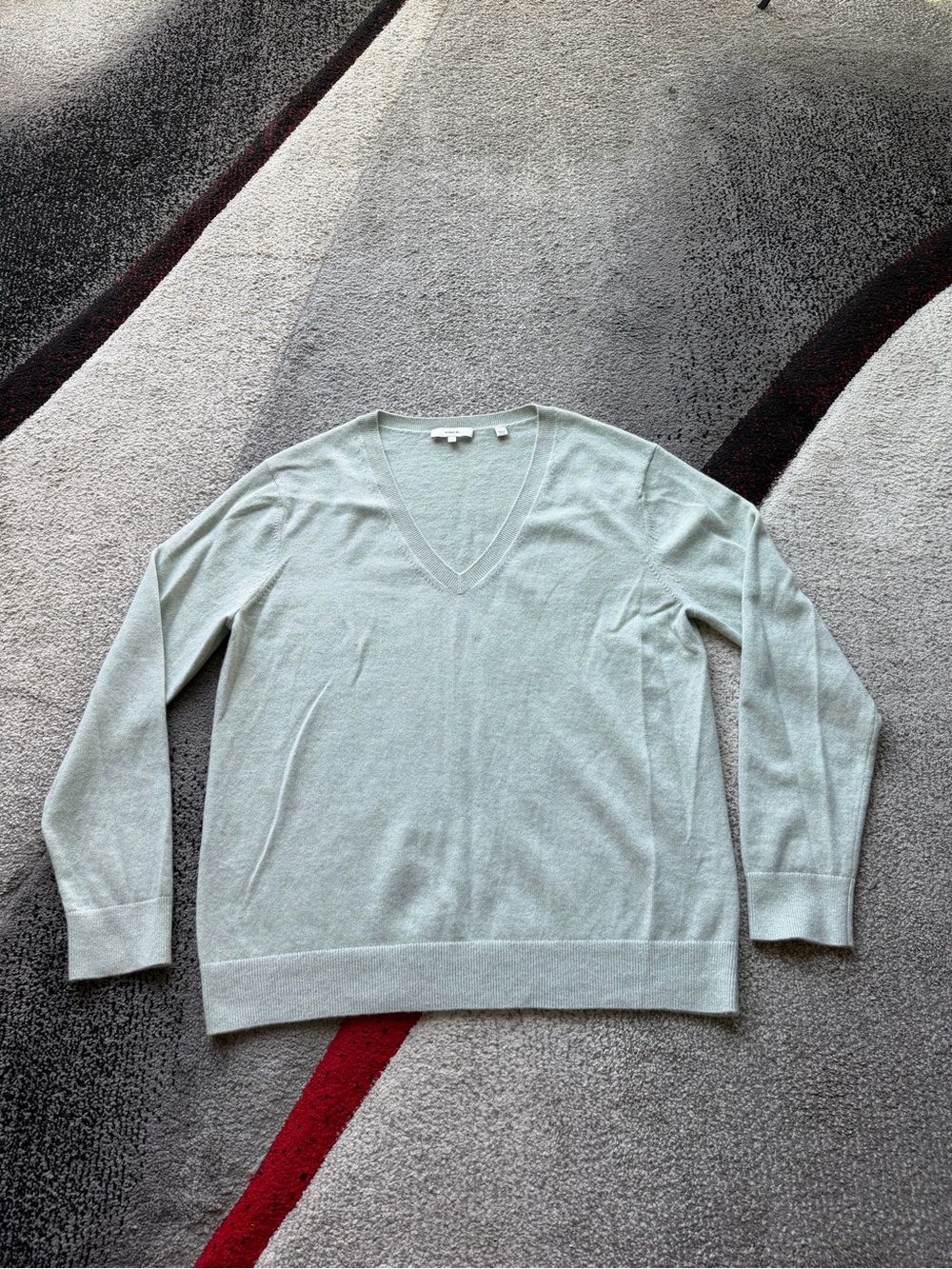 Vince Women’s Sage Green Cashmere V Neck Sweater